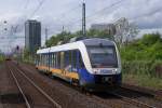 NordWestBahn VT 648 437 als RE 10 von Kleve nach Dsseldorf bei der Durchfahrt durch Dsseldorf Vlklinger Strae am 09.05.2012