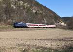 110 428 (TRI) fuhr am 01.04.20 mit 4 Nachtzugwaggons durch Remschütz nach Rostock.