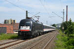 Am 12.06.2021 ist 182 526 mit einem der letzten RE10-Ersatzzüge auf der Frankenbahn unterwegs.