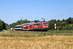 DB Gebrauchtzug 111 011-3 fährt mit ihrer TRI-Ersatzgarnitur als RB17c nach Bretten und verlässt hier gerade den Haltepunkt Helmsbach.