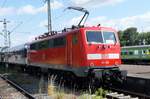 Die 111 158 hat heute mit einem bunten Wagenpark von TRI Dienst auf der RE90-Linie von Stuttgart nach Nürnberg.