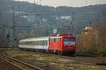 TRI 110 198-9 mit Fußballsonderzug in Wuppertal Steinbeck, am 03.12.2023.