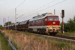 Am Abend des 19.07.2022, kurz vor Sonnenuntergang fuhr die NRE 132 426 (232 426) mit einem leeren Getreidezug aus Mukran raus.