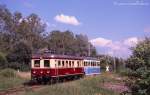 Am 11. Juli 2003 endete auf der Bahnlinie Trossingen Bahnhof - Trossingen Stadt der elektrische Betrieb,
da die Strecke im Zuge des Ringzugkonzeptes (S-Bahn-hnlicher Betrieb mittels RegioShuttle der HzL) greren Umbaumanahmen unterzogen wurde und seit Ende der Bauarbeiten der Betrieb mittels Dieseltriebwagen abgewickelt wird. Einzig geblieben ist ein Schlerzugpaar seit dem Winterfahrplan '04/'05.
Grund genug, um dem Bhnle am 11.7.'03 nochmal einen Besuch abzustatten; im Bild T3 und T5 zusammen am Trossinger Gaswerk.