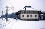 Blick auf den Stadtbahnhof Trossingen mit T 6 am Hausbahnsteig (Februar 1991)