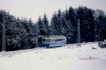 T6 der Trossinger Eisenbahn verlässt im Februar 1990 den Bahnhof Trossingen Stadt