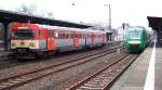 VT2E Knigstein - Frankfurt Hbf. und Vectus LINT 41 nach Bad Soden/Tanus am 08.12.2004 in Frankfurt-Hchst.