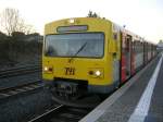 Eine Taunusbahn des Typs VT2E steht am 25.01.09 in Usingen Bf.