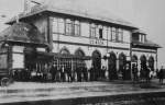 Bahnhof Usingen - Westseite (kurz nach der Erffnung), gesehen im Heimatmuseum Usingen, 1. Hlfte der 1980iger Jahre.
