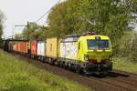 TXL 193 550  Zwei Pole  mit einem Containerzug in Ahlten, am 13.05.2017.