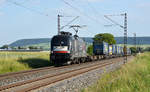 182 512 der TX Logistik führte am frühen Abend des 13.06.17 einen Zug des kombinierten Verkehrs durch Retzbach-Zellingen Richtung Gemünden.