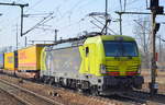 TXL mit der Alpha Trains Vectron 193 556  WITH THE LICENCE TO RAIL ...  [NVR-Number: 91 80 6193 556-8 D-ATLU]  und KLV-Zug am 25.03.18 Durchfahrt Bf.