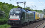 TXL mit dem MRCE Taurus ES 64 U2-070 [NVR-Number: 91 80 6182 570-2 D-DISPO] und KLV-Zug am 09.05.18 Bf. Berlin-Hohenschönhausen.