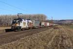 182 523 der TXLogistik mit einem KLV-Zug, bei herrlichem Kaiserwetter, fotografiert kurz vor Retzbach-Zellingen am 27.02.2019