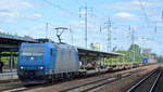 TX Logistik AG mit  185 523-8  [NVR-Number: 91 80 6185 523-8 D-ATLU] und einem schwach ausgelastetem KLV-Zug am 29.05.19 Durchfahrt Bf.