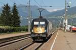 Nachschuss auf MRCE/TXL ES 64 U2-023 (182 523-1)  Kaiser Franz Joseph von Österreich , als diese am Nachmittag des 02.07.2018 durch den Bahnhof von Fritzens-Wattens in Richtung Wörgl fuhr.