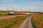 185 417 mit einem KLV-Zug bei Mitteldachstetten Richtung Würzburg, 17.09.2019