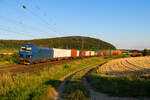 192 012 Northrail/TXL mit einem Containerzug bei Wettelsheim Richtung Ansbach, 05.08.2020