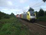 ES 64 U2-097 am 08.09.2007 mit Containerzug in Limmer an der GUB Hannover. (Gru an den Tf)