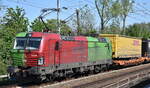 TX Logistik GmbH, Bad Honnef [D] mit der ELL Vectron  193 228  [NVR-Nummer: 91 80 6193 228-4 D-ELOC] und KLV-Zug Richtung Rostock-Seehafen am 01.05.24 Höhe Mühlenbeck/Mönchmühle.