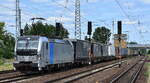 TX Logistik AG, Bad Honnef [D] mit der Railpool Vectron  193 991  [NVR-Nummer: 91 80 6193 991-7 D-Rpool] und KLV-Zug aus Rostock Seehafen am 29.05.24 Höhe Bahnhof Schönefeld b.