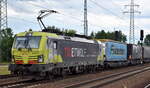 TX Logistik AG, Troisdorf [D] mit der ATLU Vectron  193 554  [NVR-Number: 91 80 6193 554-3 D-ATLU] und KLV-Zug aus Rostock Seehafen am 30.05.24 Höhe Bahnhof Schönefeld b.