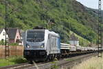 187 006 mit Bahnschwellen am 08.06.2024 in Braubach