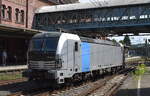 TX Logistik AG, Troisdorf [D] mit der Railpool Vectron  193 826  [NVR-Nummer: 91 80 6193 826-5 D-Rpool] am 09.07.24 Höhe Bahnhof Hamburg Harburg.
