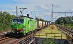 Auf dem S-Bahn-Gleis durchfährt die an TXL vermietete 193 281 von ELL am 11.07.2024 Düsseldorf-Eller Süd