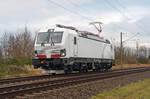 Am 03.12.24 kehrte der TX-Vectron 7193 322 von einer Probefahrt zurück. Hier passiert er auf dem Weg zurück nach Dessau soeben Greppin.