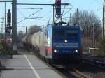 185 513-9 der TX Logistik AG durchfhrt am 11.02.08 mit einem Kesselwagenzug den Bahnhof Lippstadt.