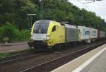 ES 64 U2-006 der TXLogistik mit Containerzug in Fahrtrichung Norden durch den Bahnhof Eichenberg.