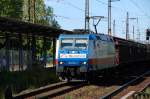 185 512 der TX-Logistik zieht am 13.06.09 einen Ganzzug aus Schiebewandwagen durch Naumburg Richtung Halle/Leipzig.