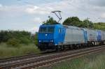 185 510-5 ehemalige TX Logistik mit schnem Gruss vom Lokfhrer am 20.06.2009 kurz vor berquerung des Mittellandkanals bei Peine