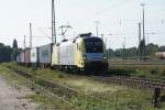 ES 64 U2-011 der TX Logistik mit einem Gterzug,bei der Einfahrt in den Seelzer Rbf.am 05.08.2009