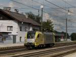 Die ES 64 U2-011 von TXL bei der Durchfahrt am 19.09.2009 in Brixlegg. 