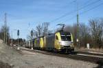 Der TXL Lokzug nach Kufstein mit 182 511 an der Spitze am 27.02.2010 in Aling.