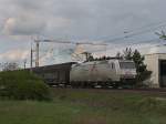 Die 185 531 von TXLogistik am 27.04.2010 mit einem Autozug unterwegs bei Eystrup.