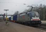 ES 64 U2-029 mit Containerzug in Richtung Norden.