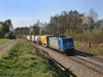 Die 185 512 am 16.04.2011 mit einem KLV-Zug unterwegs bei Grokarolinenfeld (B Vogl).