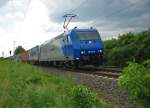 185 513-9 mit Containerzug in Fahrtrichtung Norden.