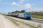 TXL 185 513 mit einem Kesselwagenzug am 26.07.2011 bei Hattenhofen.