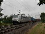 Die 185 540 am 11.08.2010 mit einem Containerzug unterwegs bei Eystrup.