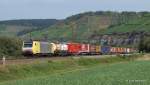 ES 64 F4-024 TXL rollt mit einem KLV-Zug durch das schne Maintal bei Himmelstadt.