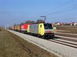 Die ES 64 F4-024 mit einem KLV-Zug am 15.03.2012 unterwegs bei Hattenhofen.