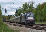 ES 64 U2-099 der TX Logistik bringt am 04.05.13 einen TEE-Sonderzug nach Freilassing durch Aling.