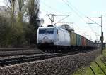 Containerzug Richtung Harburg auf der Unterelbebahn in Hamburg-Heimfeld.