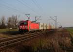 185 405 mit einem Containerzug am 12.03.2014 bei Plattling.