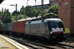 ES 64 U2-029 zog einen containerzug am 08.07.14 durch hh-harburg