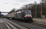 182 512 (ES 64 U2-012) mit Containerzug in Fahrtrichtung Norden.